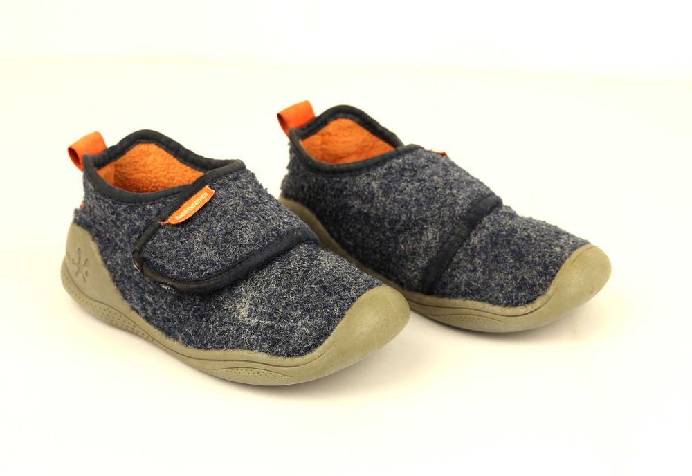 Комфортни и топли детски пантофи на марката Biomecanics.