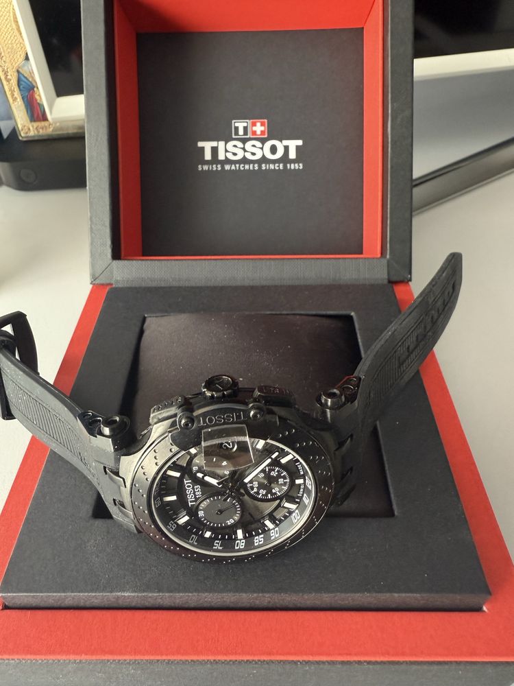 Часовник Tissot t-race