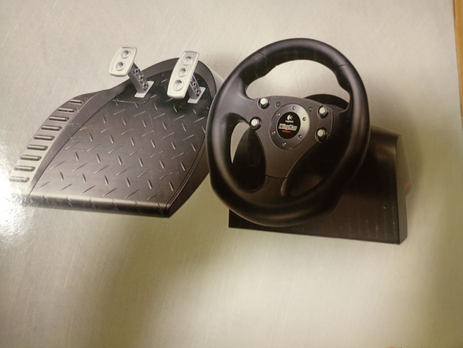 Продавам комплект -волан с педали и преходник