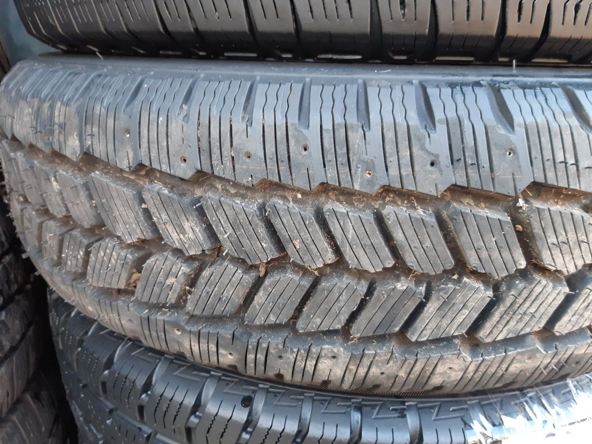 Una anvelopă 195/75r16c iarnă marca Goodyear, preț 250 lei