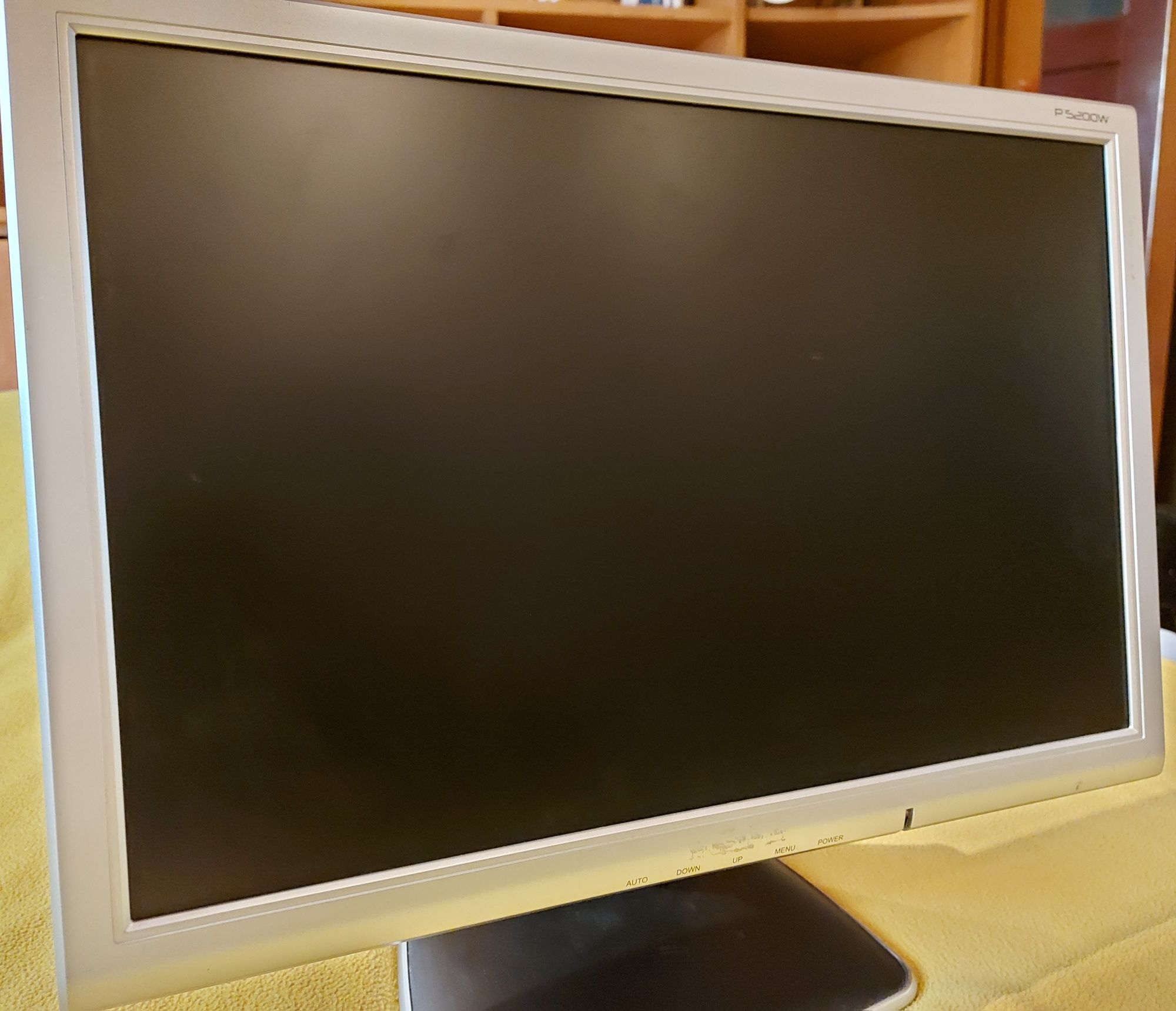 Monitor Prestigio 20" cu alimentator 12v 5A - afisaza alb