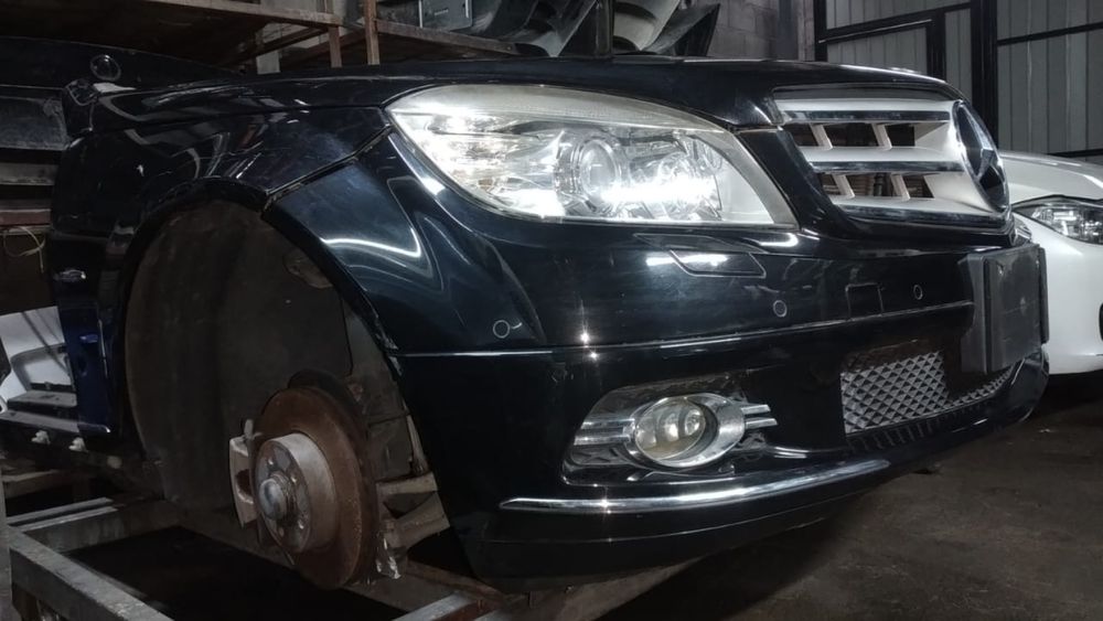Передняя часть Мерседес W204.