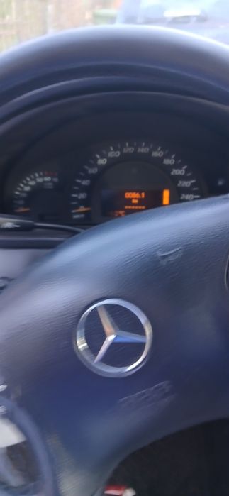 Mercerdes c200 върви продава се поради купуването на джип