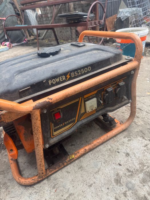 Vând generator 2500 w
