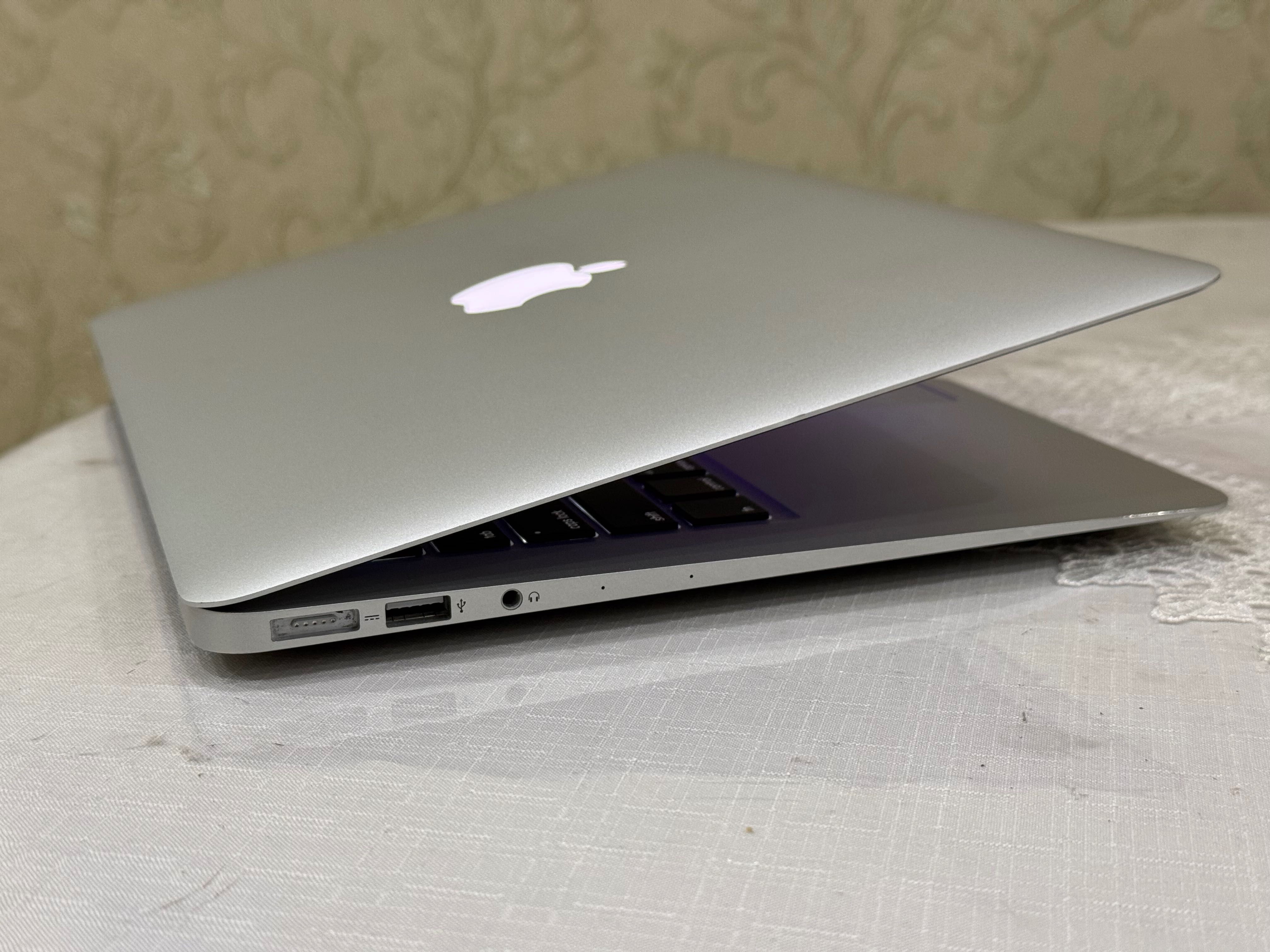 Идеал Apple MacBook Air 13nch Core i5 8GB 256GB Silver 2015