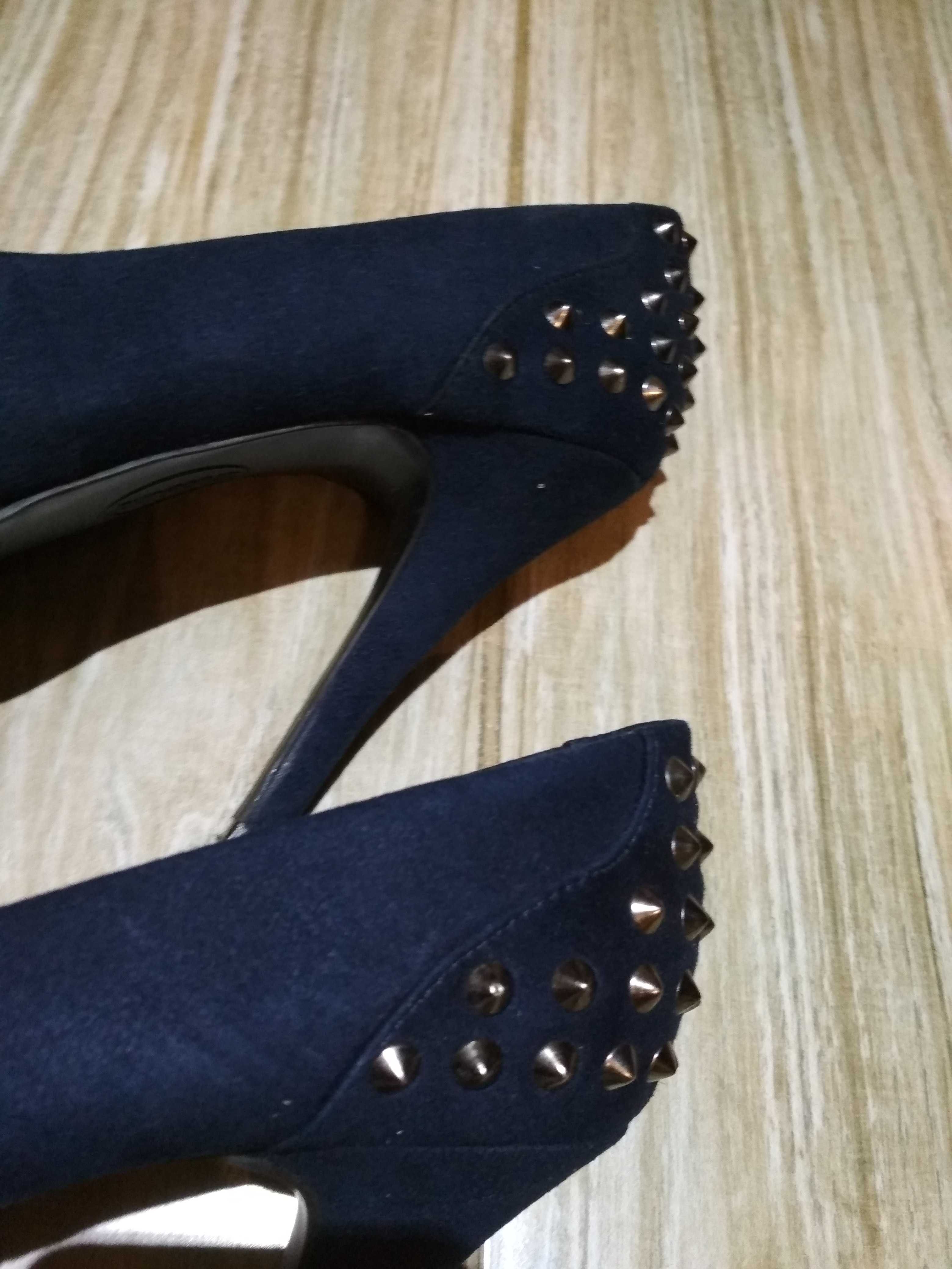 Дамски обувки с ток марка Graceland