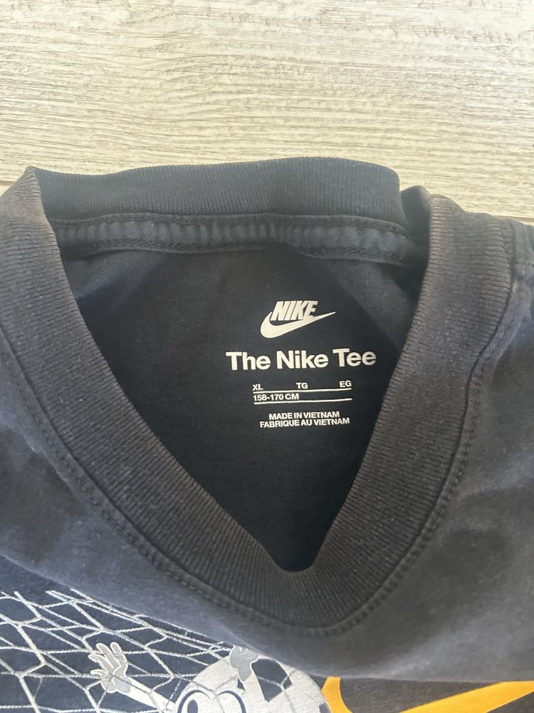Продавам нова тениска на Nike