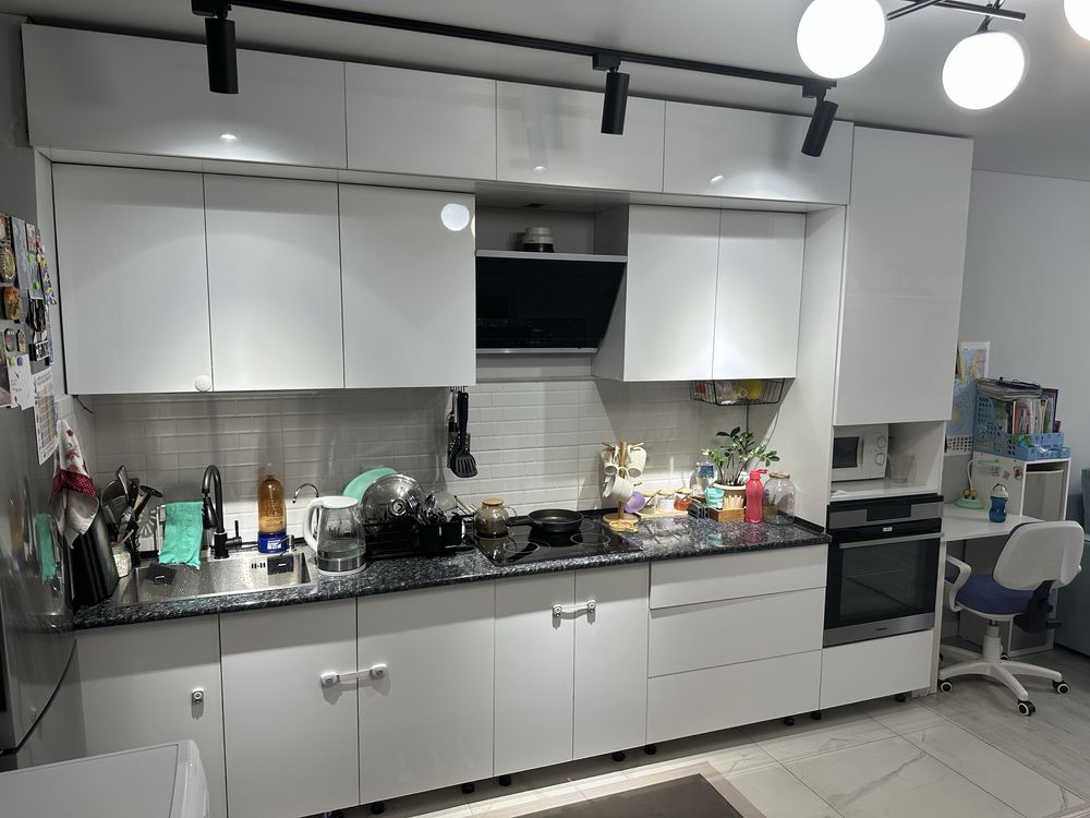 Продам 2 -х комнатную квартиру, 52 кв.м. Микр. Аккент 64
