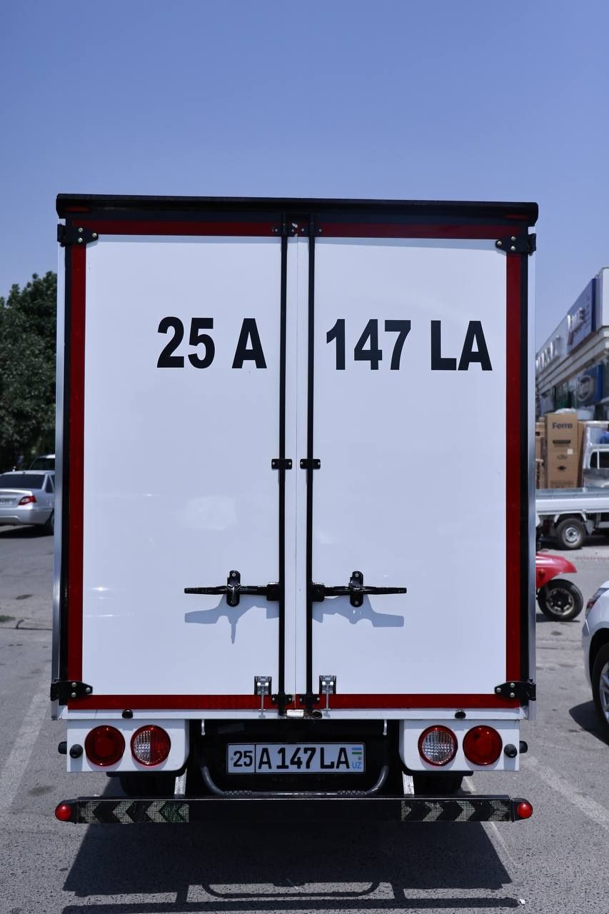 Kia bongo 2023 yil