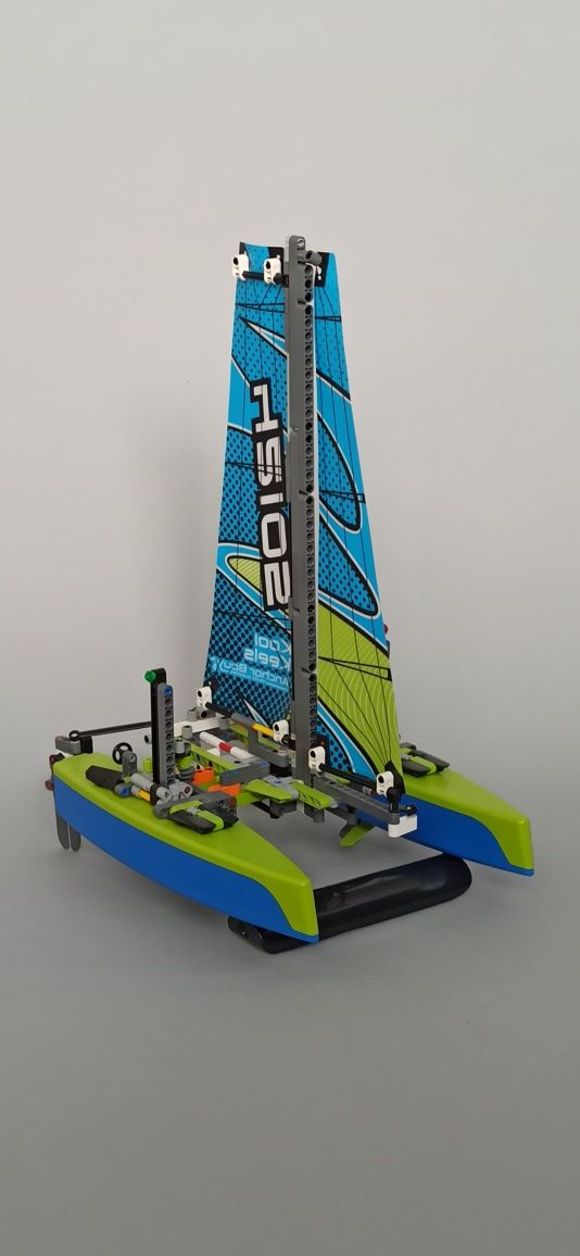 Lego Tehnic 42105 Catamaran