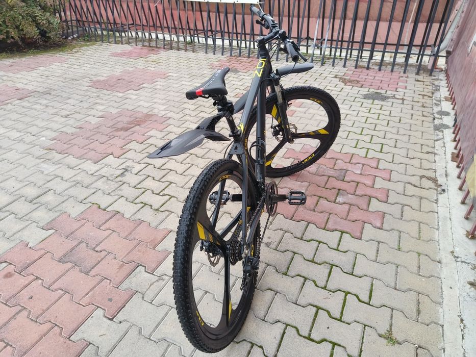 29 CORELLI Zoi MDB black-yellow