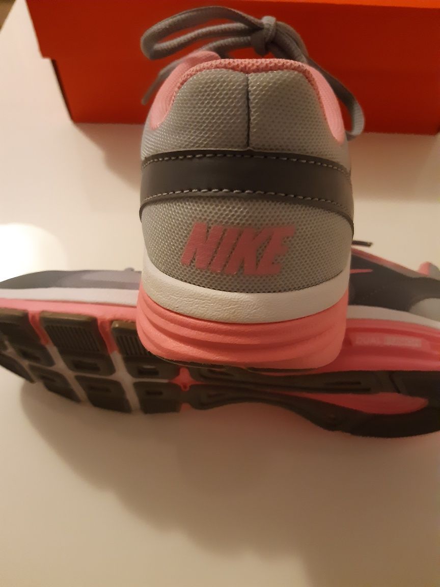 Pantofi sport dama Nike marimea 37,5