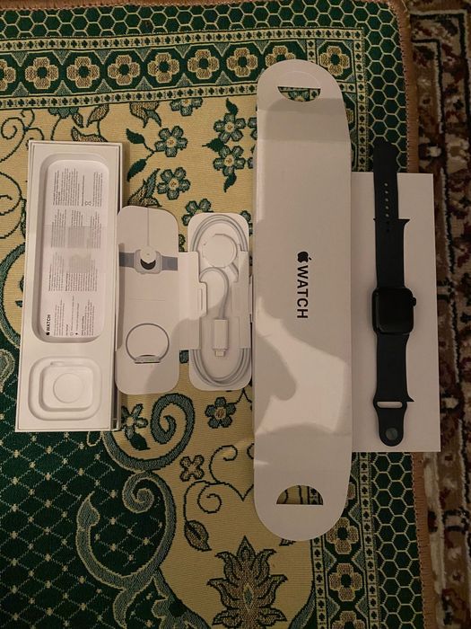 Apple Watch SE (GPS, 2‑го поколения)