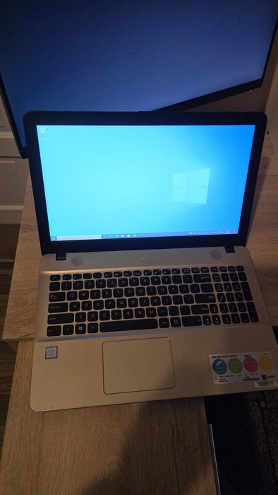 Laptop ASUS X541U