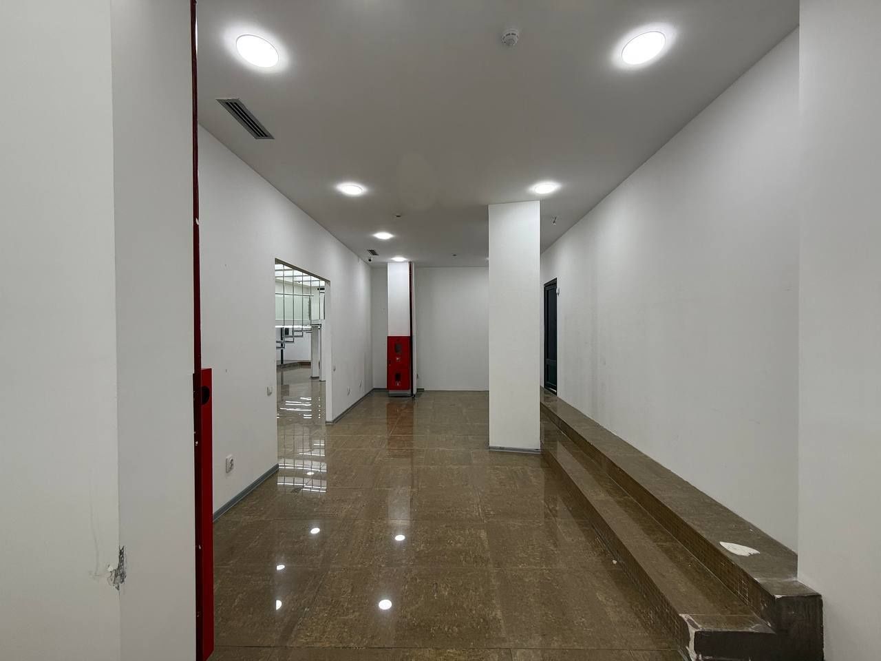 Продается Комерческое помещение, 346 кв,  1 Линия, Дархан