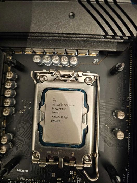 Kit Gaming MSI MAG Z690 TOMAHAWK + i7 12700KF + 32GB Kingston FURY