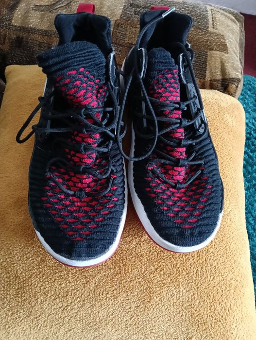 Vând Adidași Jordan