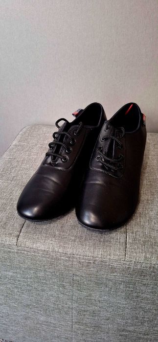 Обувки за спортни танци