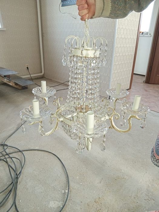 Срочно Продам люстру