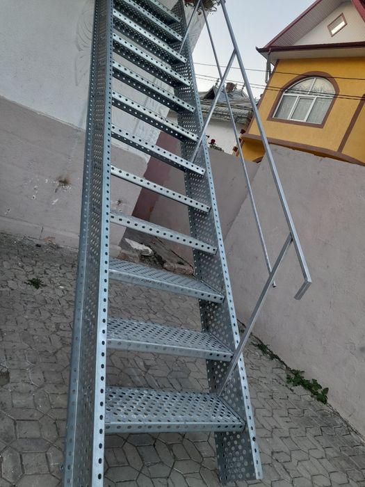Scări metalice galvanizate la orice demisiune asiguram transport ori u
