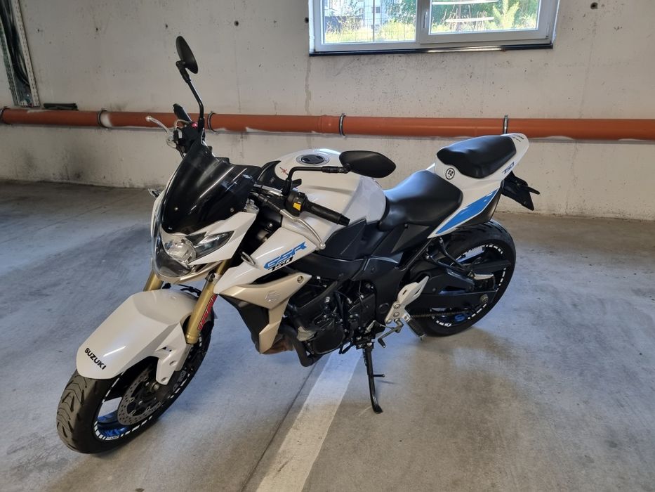 Motocicleta Suzuki GSR 750 ABS ( R1 R6 cbr rr 600 zx6r )