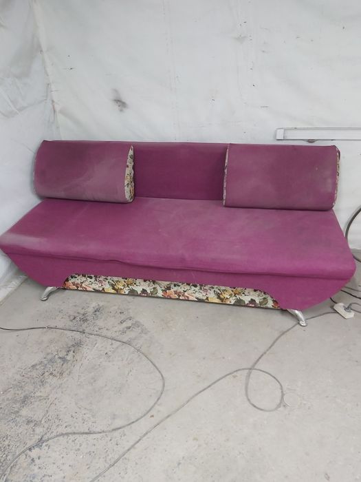 Продам диван с падушками