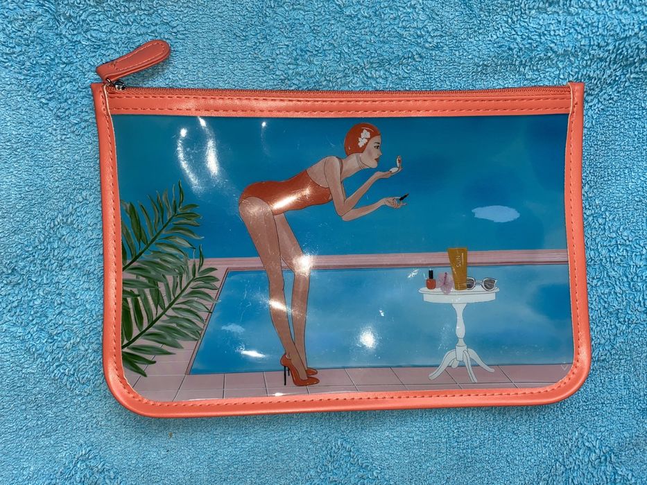 Douglas Несесер с цип за козметика, гримове.