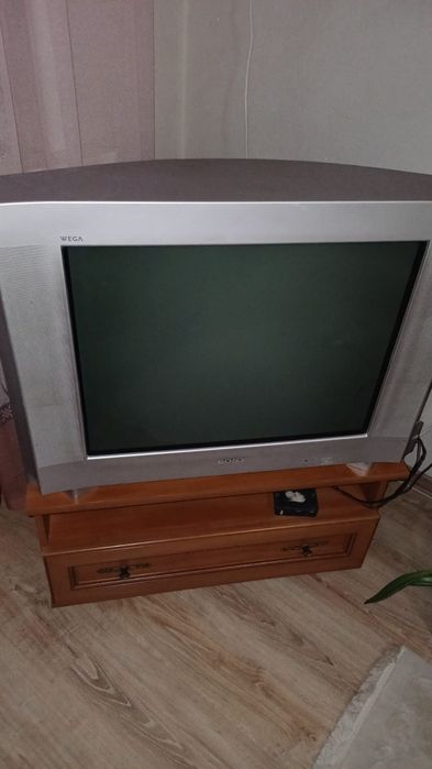 Продам старый рабочий телевизор Sony