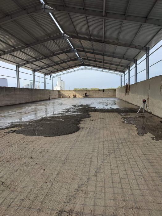 Vând structura metalica