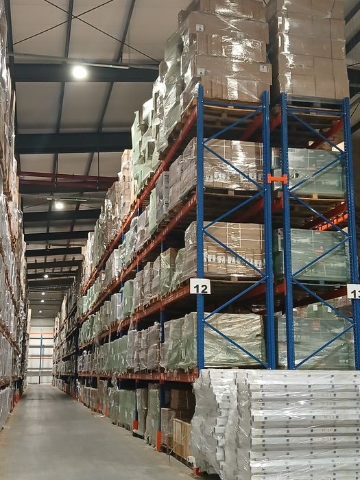 Avem rafturi metalice de vânzare