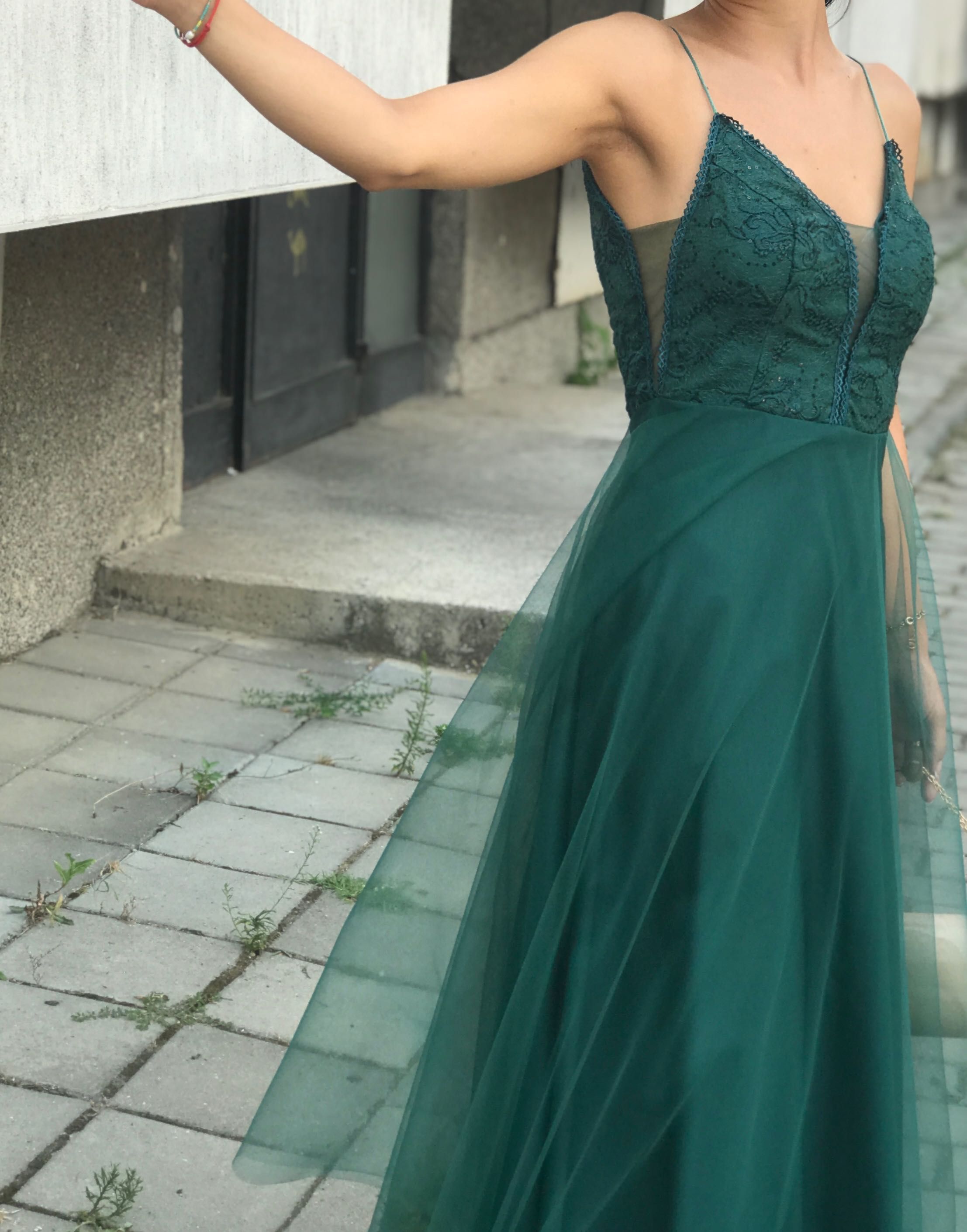 Официална рокля, носена веднъж