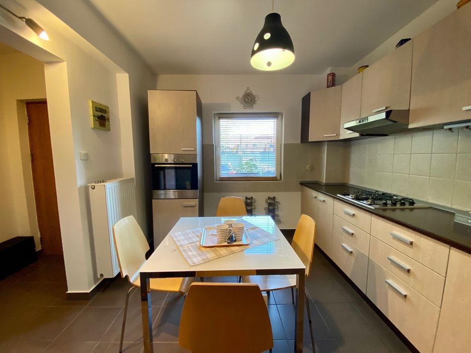 Inchiriez vila 3 camere Azur Pipera