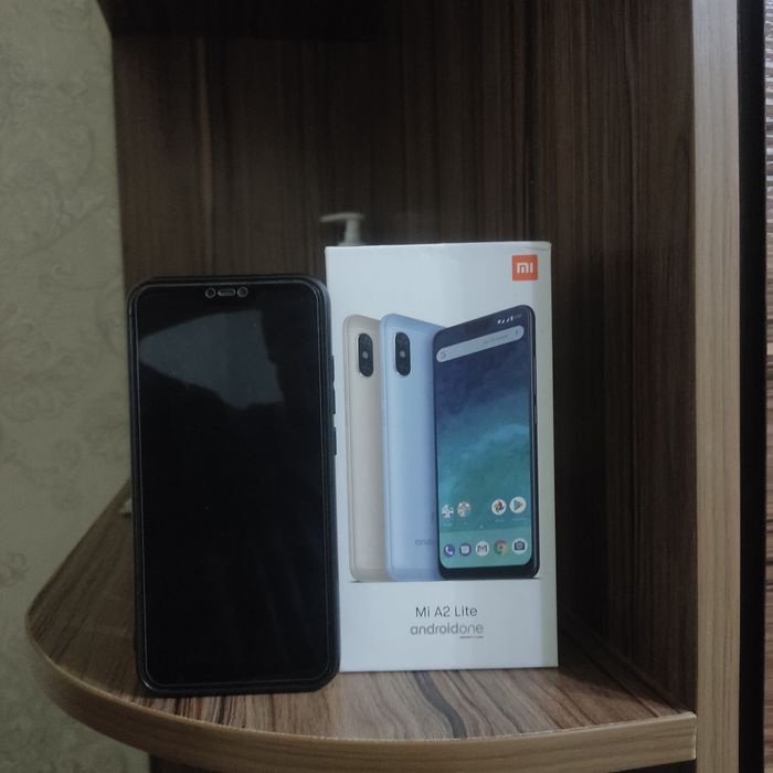 Продам смартфон Mi A2 lite