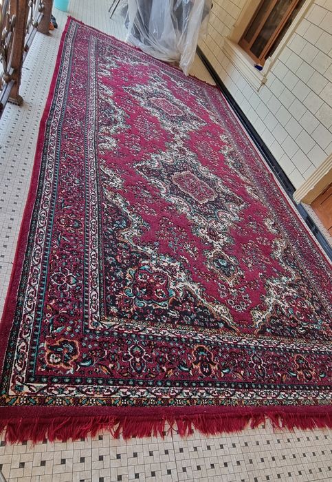 Gilam sotiladi 4.80 ga 2.40
