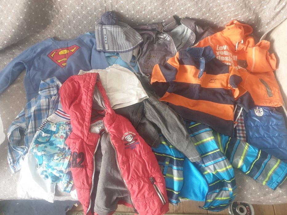 Отдаем вещи на 2-4 года,смотря какой ребенок ..