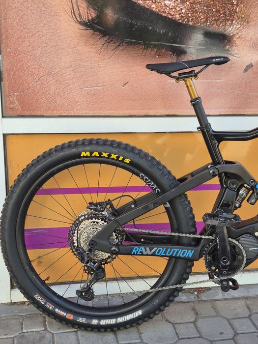 Bicicleta electrica  emtb Wallis full carbon 27.5