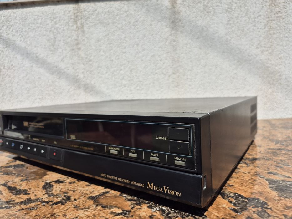 Vand video marca Megavision model VCR-33DAD,made in japan 

- video ca