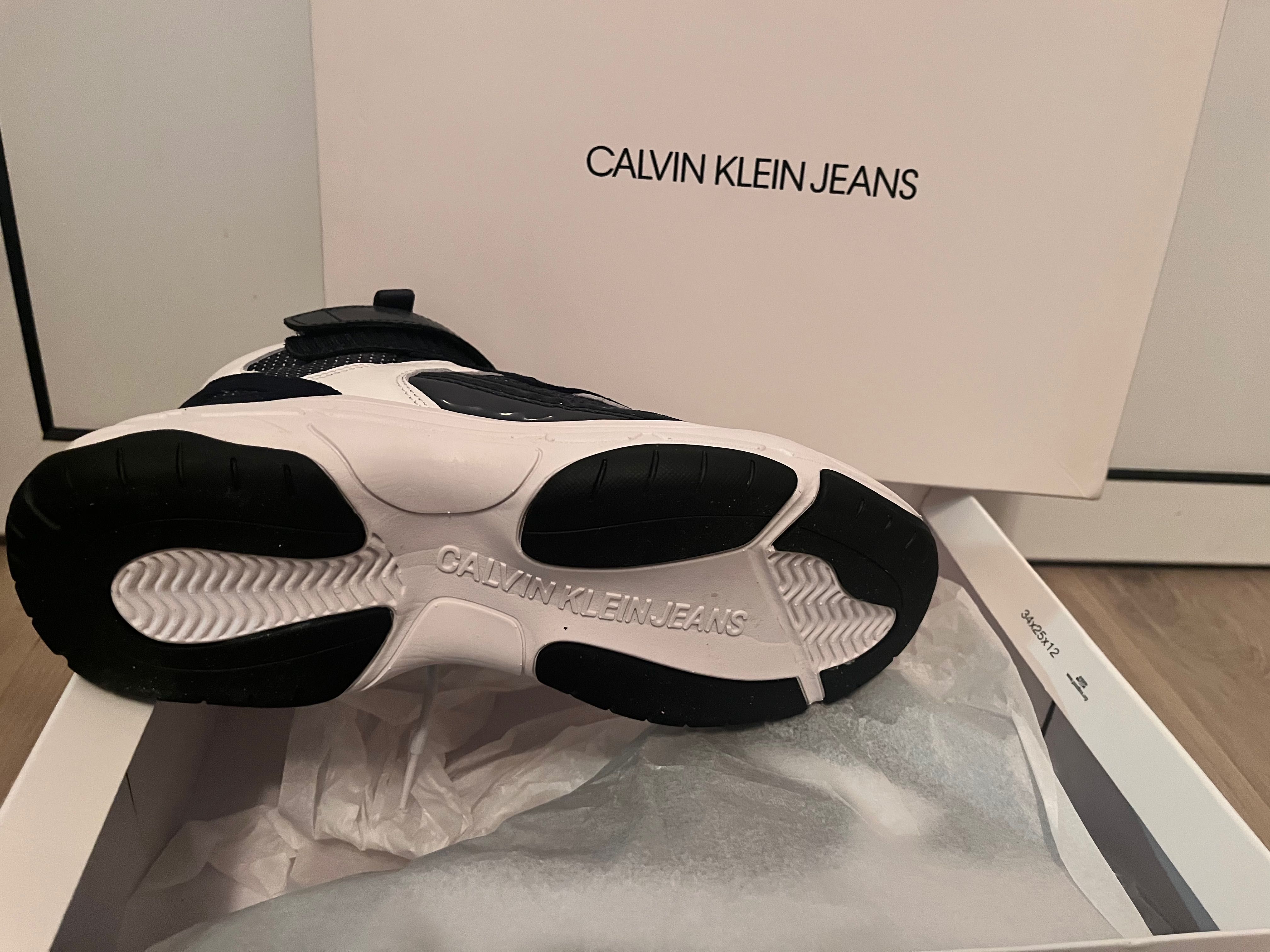 Нови сникърси Calvin Klein