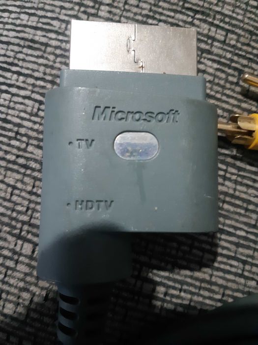 CD -iri jociri XBOX 360 și cablu conectare consolă XBOX 360