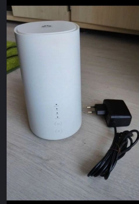 Router Huawei Gigacube B528S-23a LTE 4G Cat.6 Wi Fi 300Mbs Sim-decodat