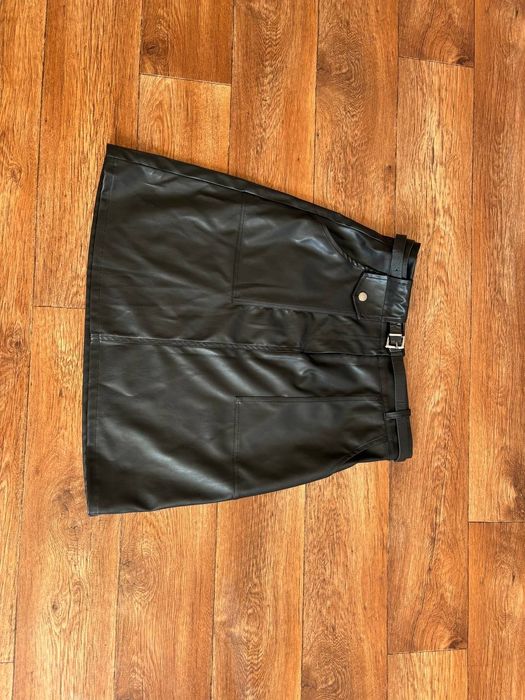 Чёрная кожаная юбка