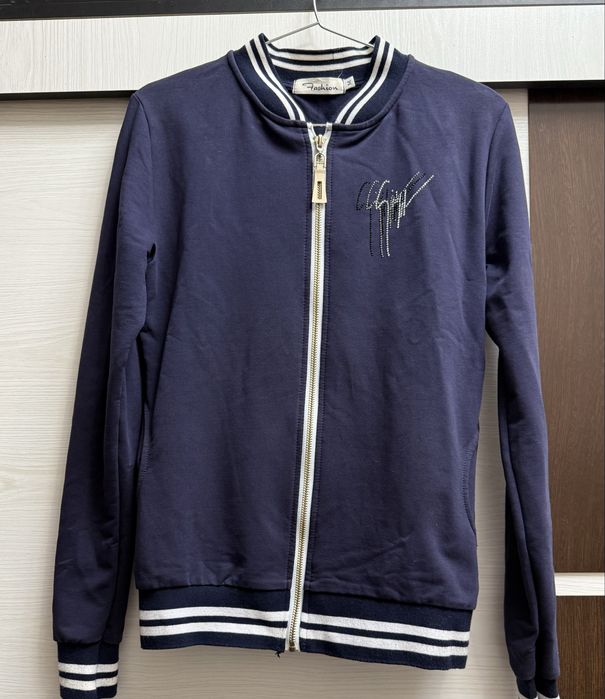 Женский спортивный костюм