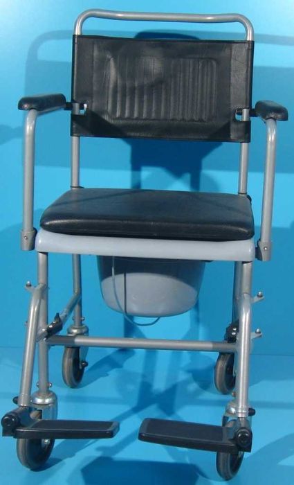 Scaun/carucior handicap cu WC (toaleta) si roti