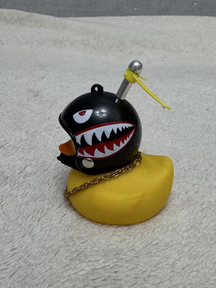Продам модную утку Bape