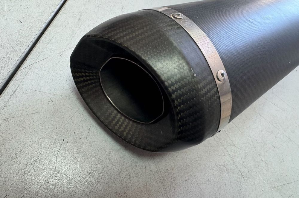 Оригинален карбонов ауспух на Leo Vince