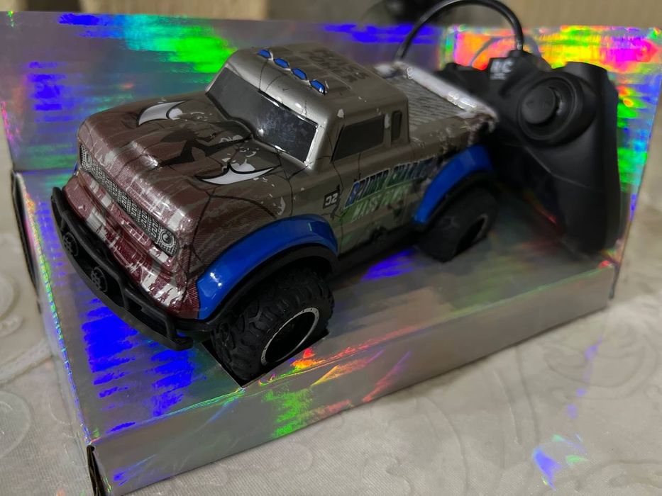 Pultli o'yinchoq mashina