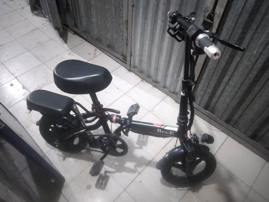 Здравствуйте продам электронный велосипед имя бройер