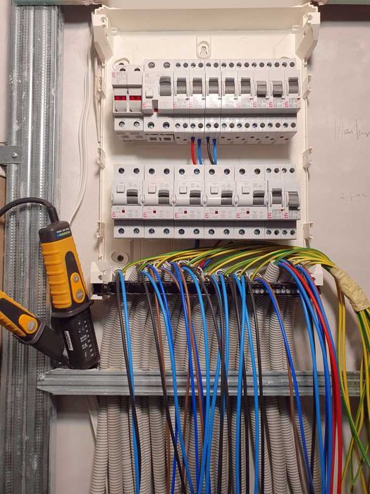 Execut Instalații electrice