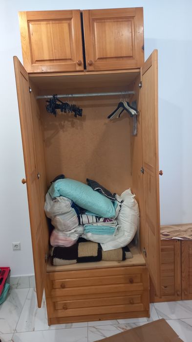 Продавам Гардероб от дърво със надстроика производсво Велинград