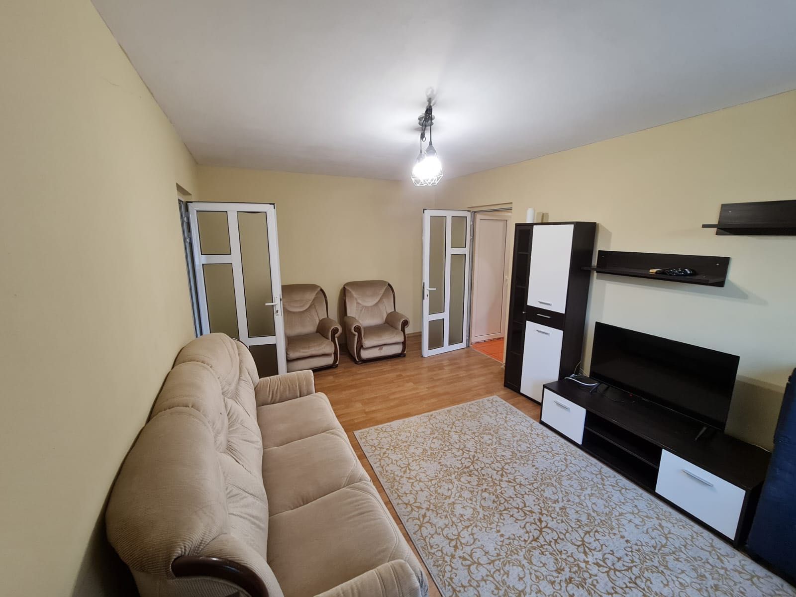 Închiriere apartament 3 camere - Câmpia libertății- Titan